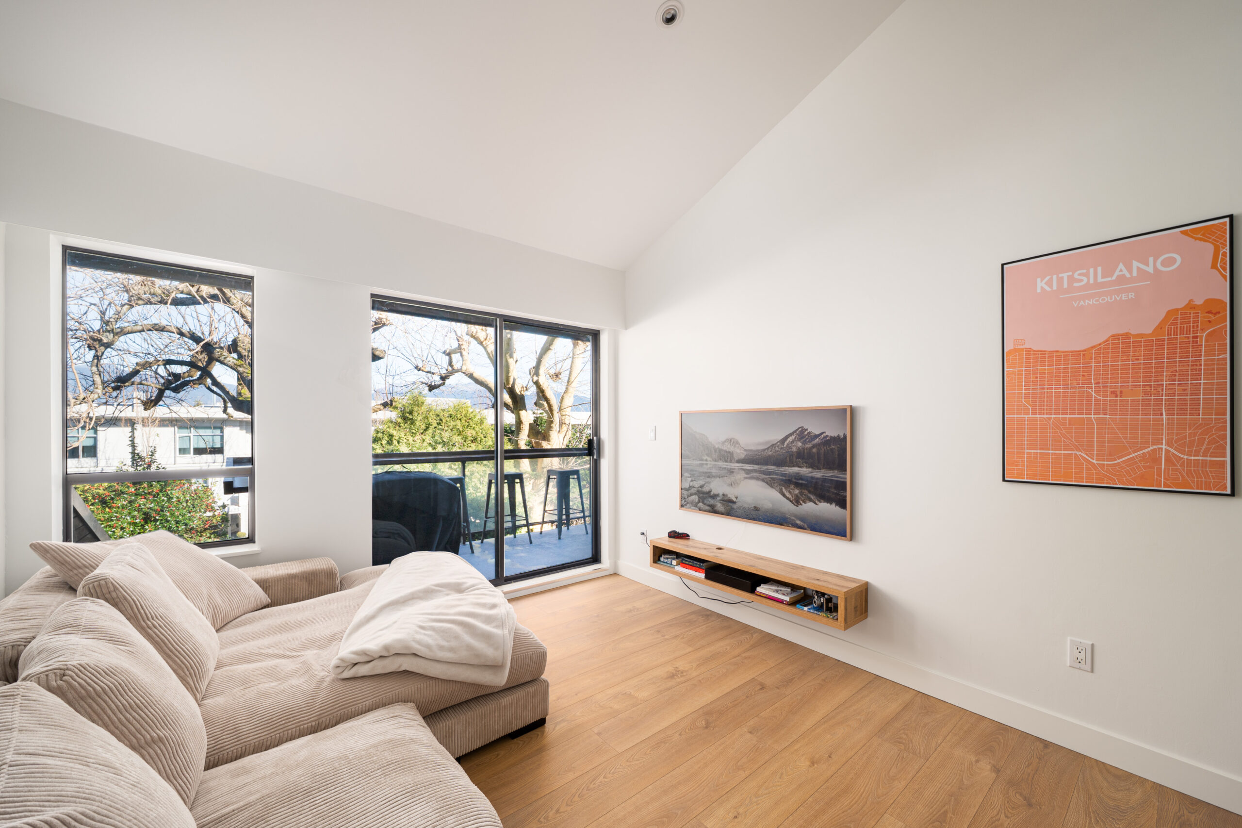 Cornwall Ave - 2410 (309) - Jordan Macnab - 14