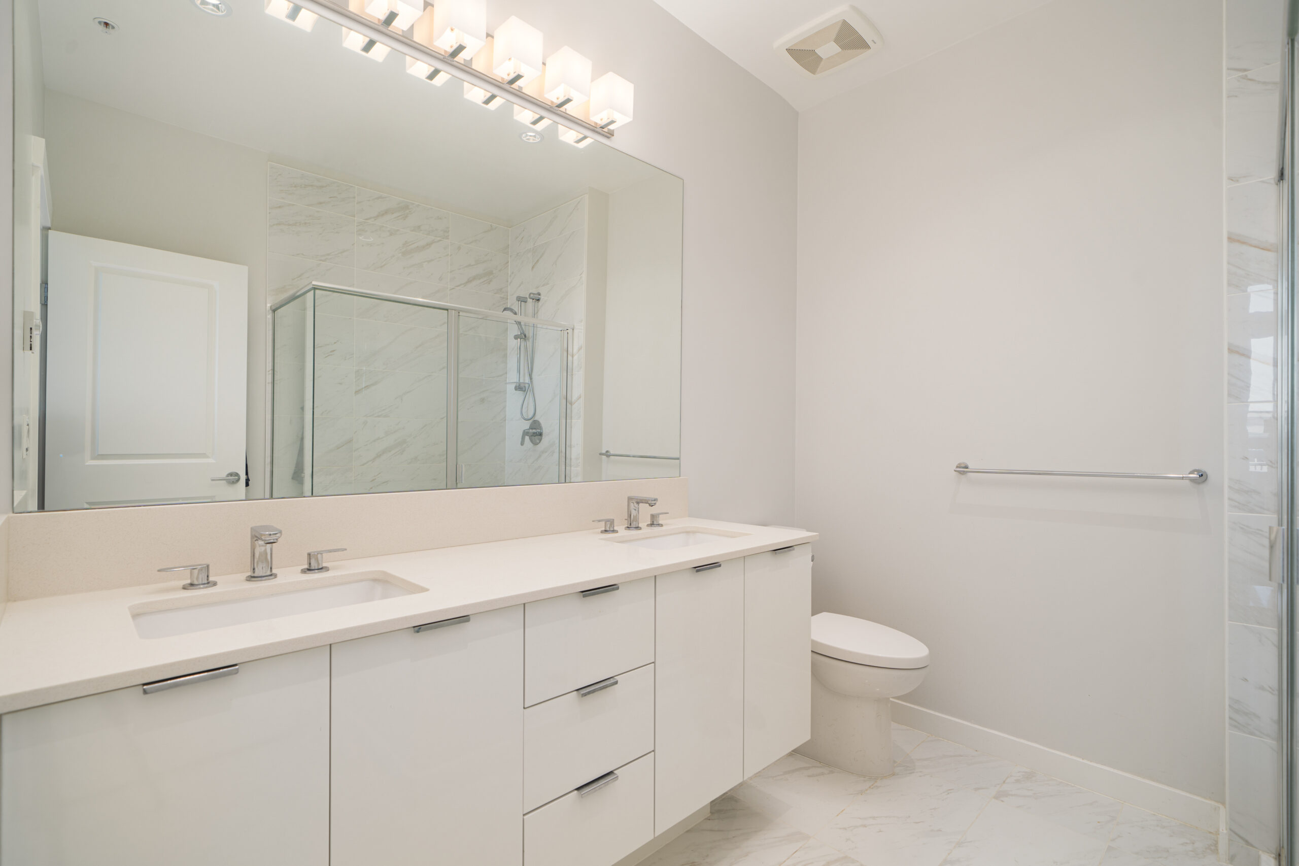 207th St - 8150 (B611) (Langley) - Russ Macnab - 15