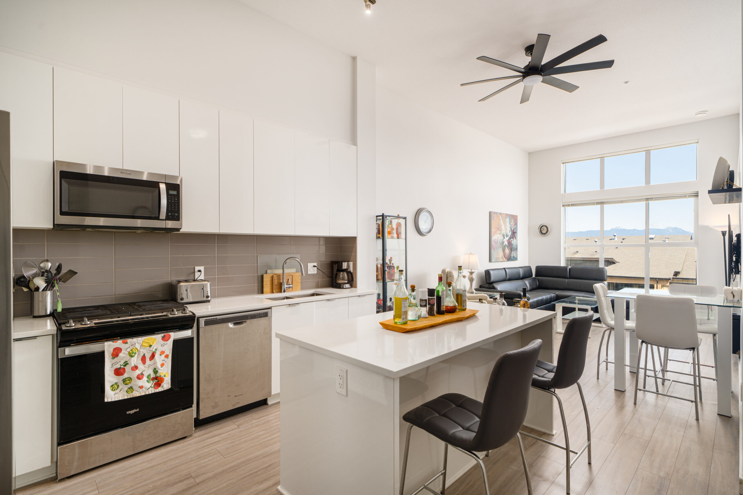 207th St - 8150 (B611) (Langley) - Russ Macnab - 5