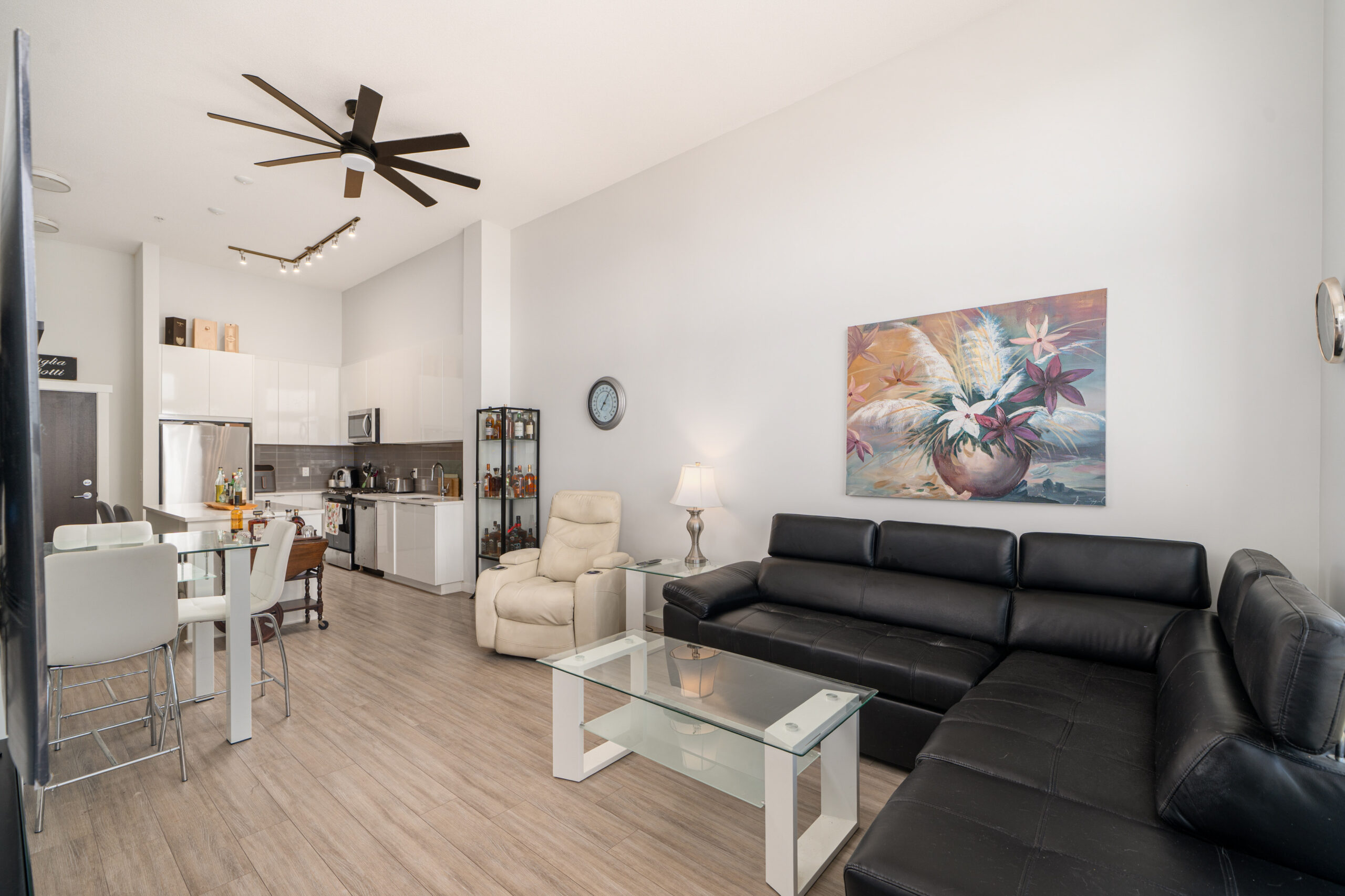 207th St - 8150 (B611) (Langley) - Russ Macnab - 9