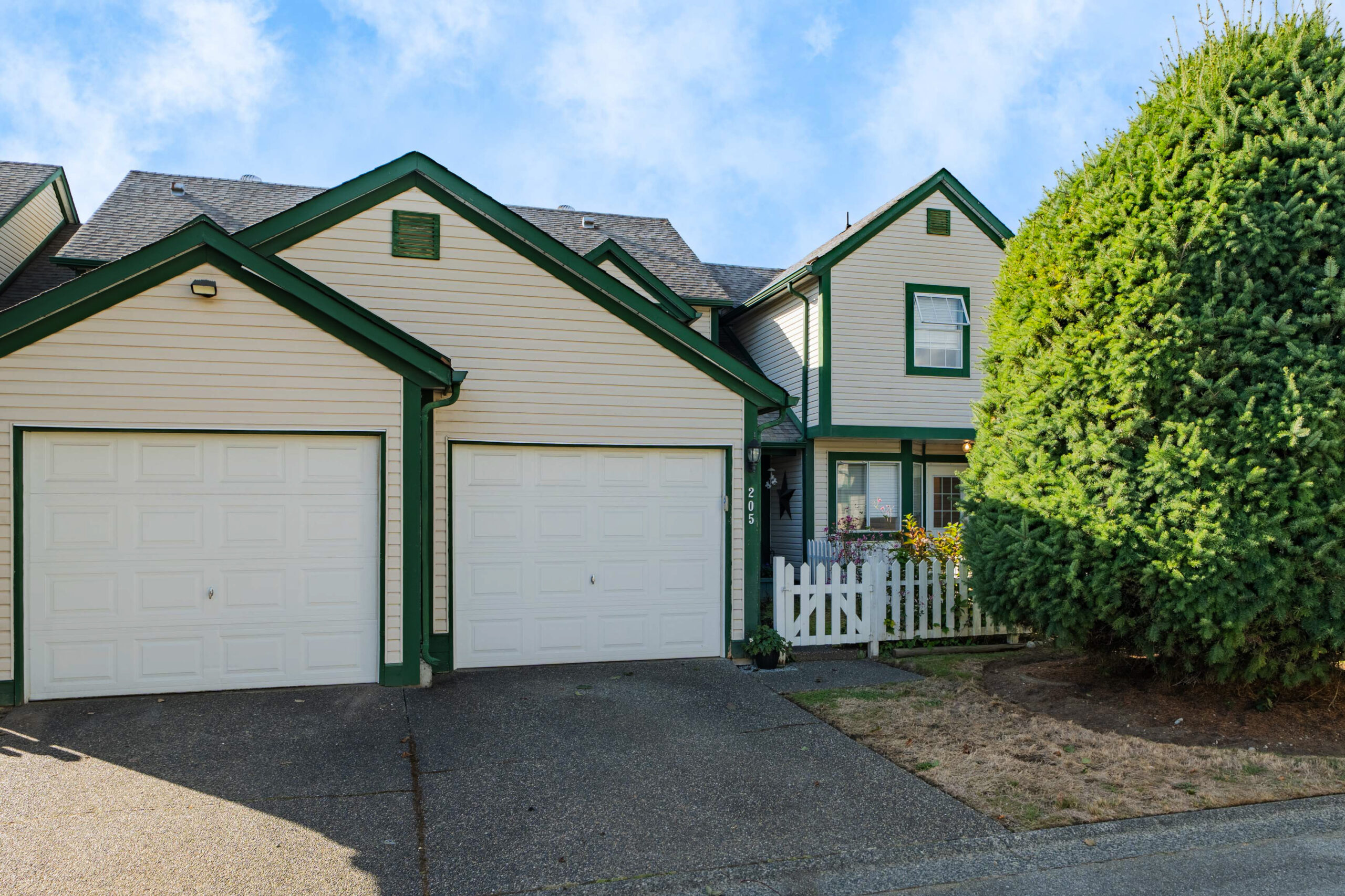 118 Ave - 20675 (205) (Maple Ridge) - Carly Monrad - 2