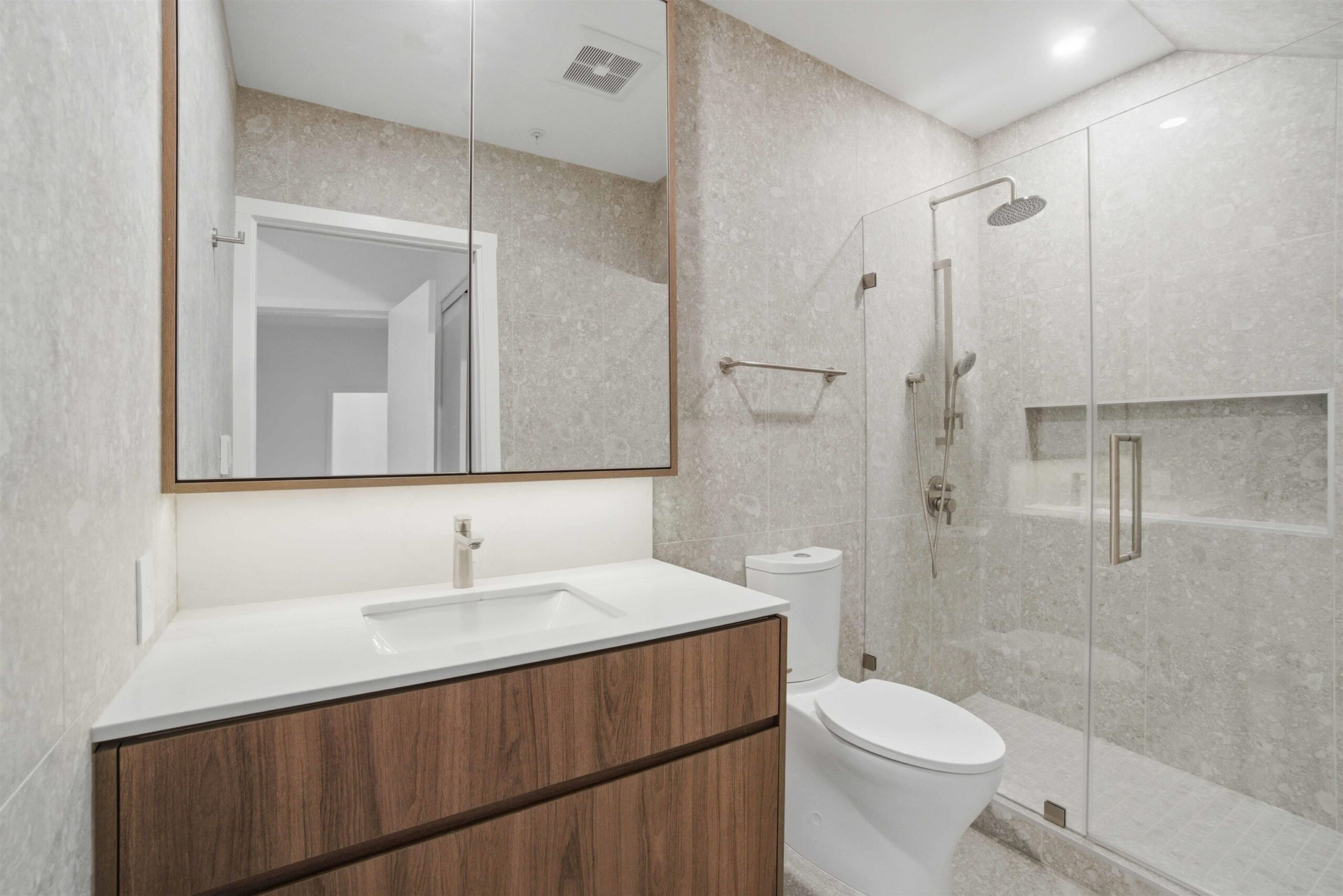 608 5212 Cambie bathroom