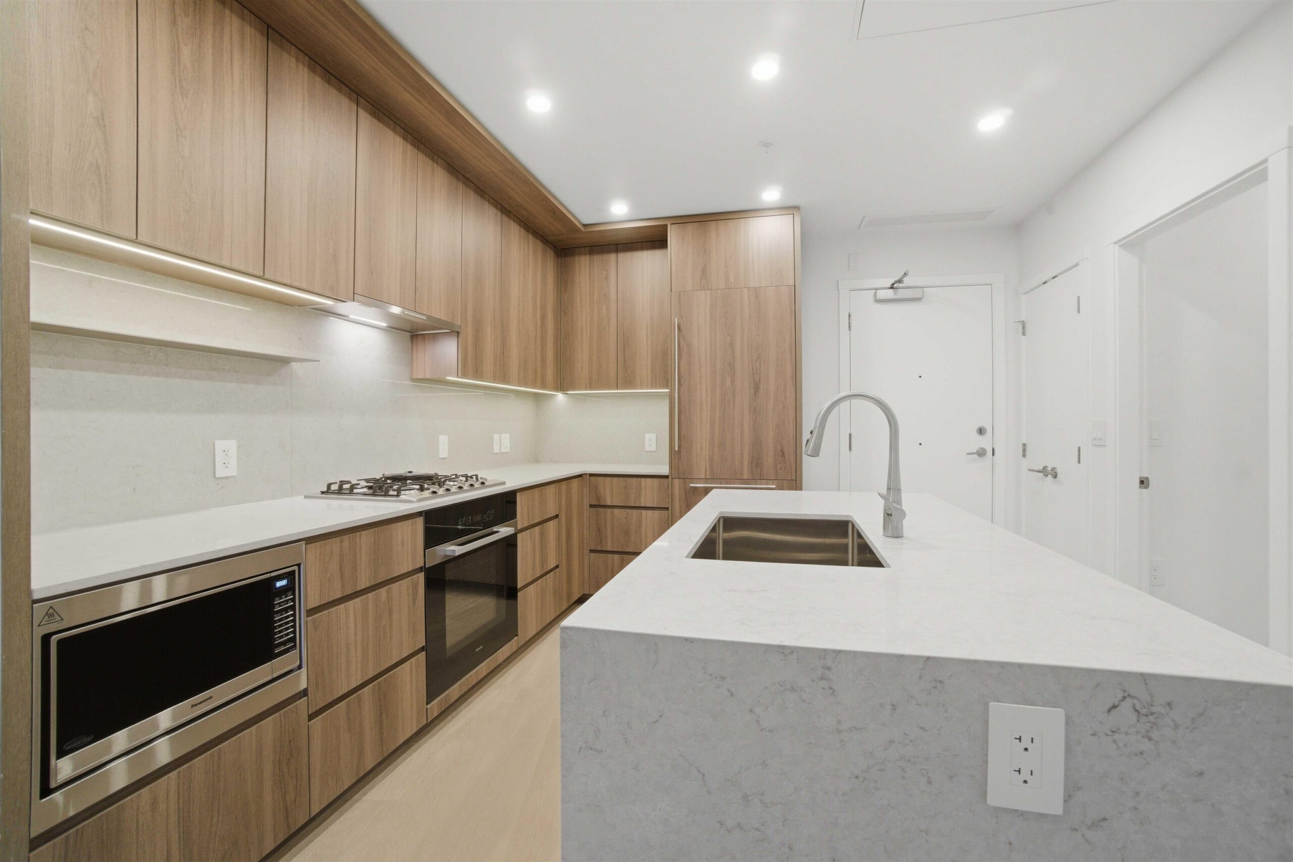 608 5212 Cambie kitchen 2