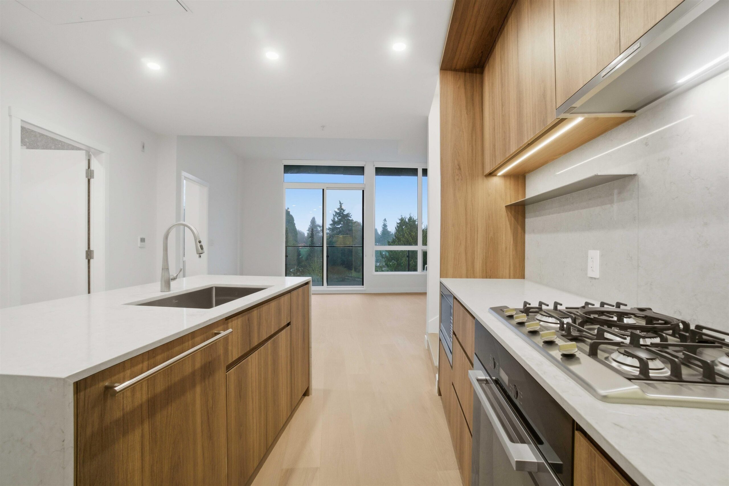 608 5212 Cambie kitchen 3