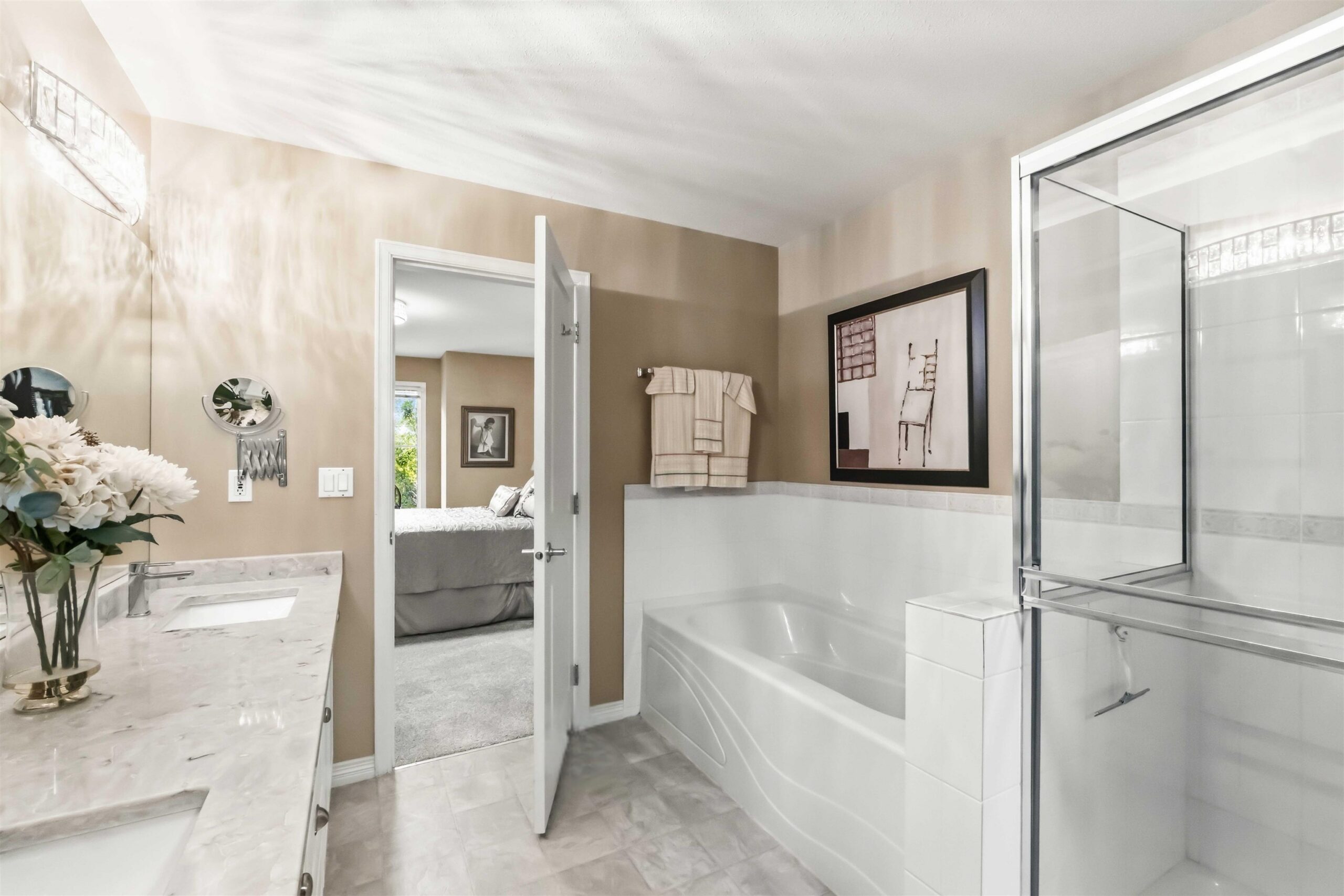 Primary ensuite with soaker tub and glass shower in 3-16995 64th Avenue, Cloverdale