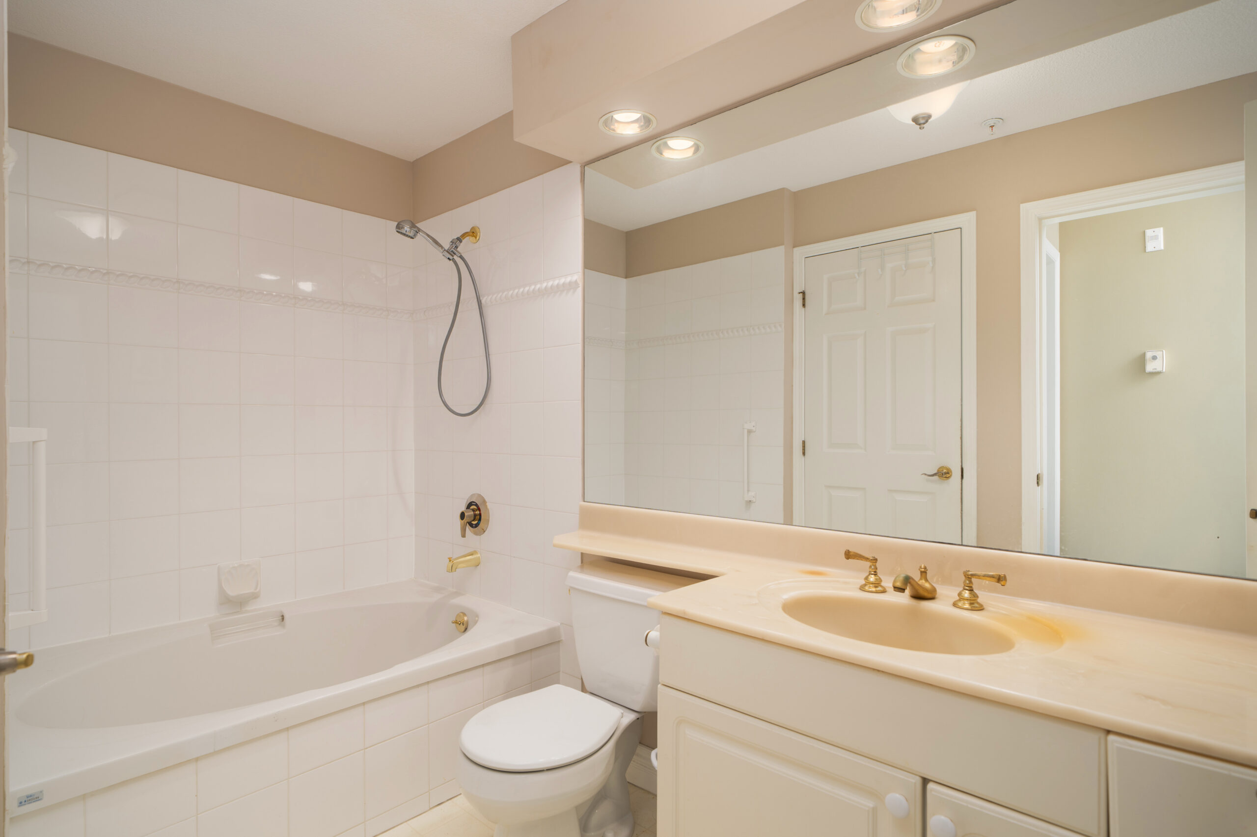 315 2985 Princess Cres - 2