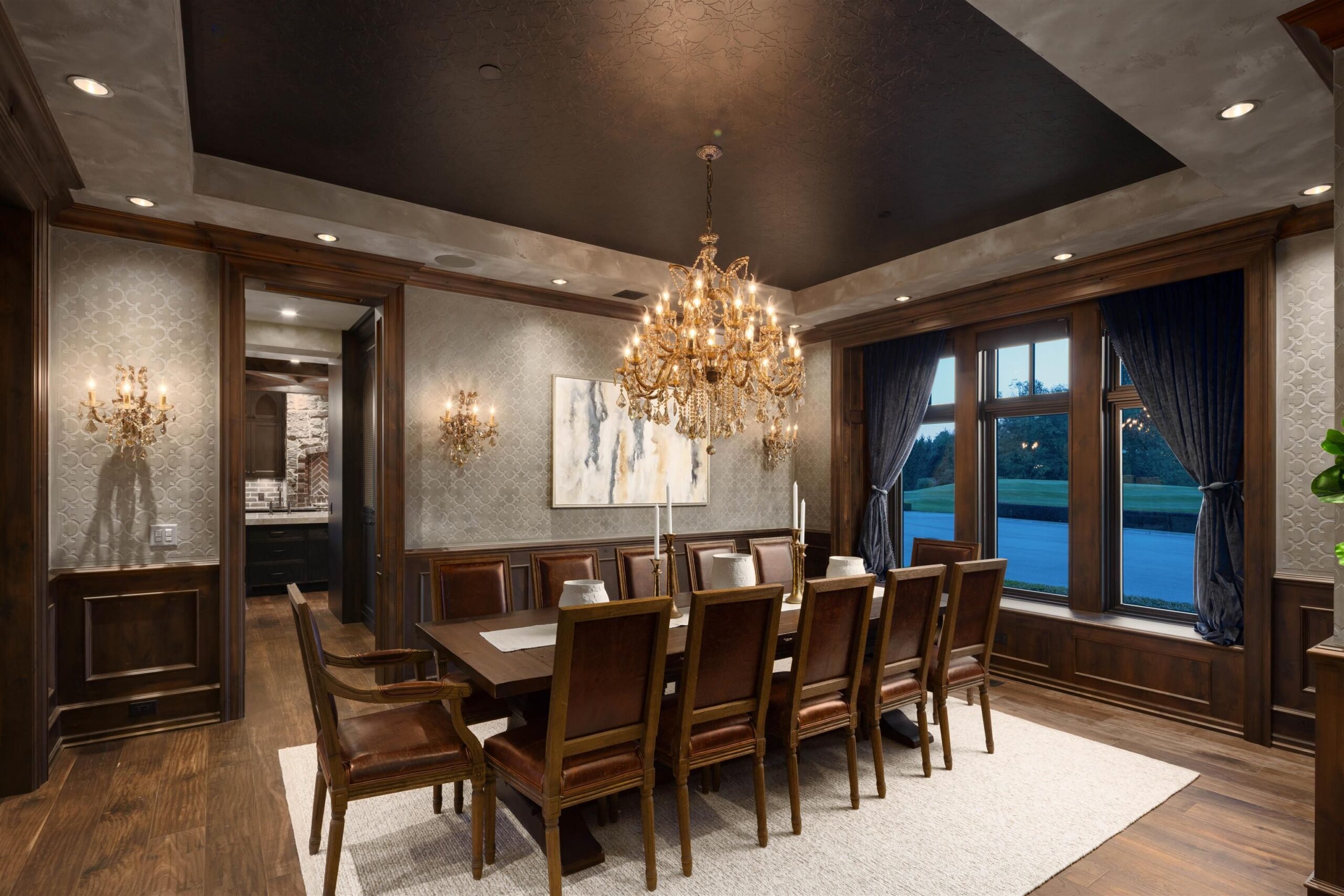 Formal dining room at Tannin Manor