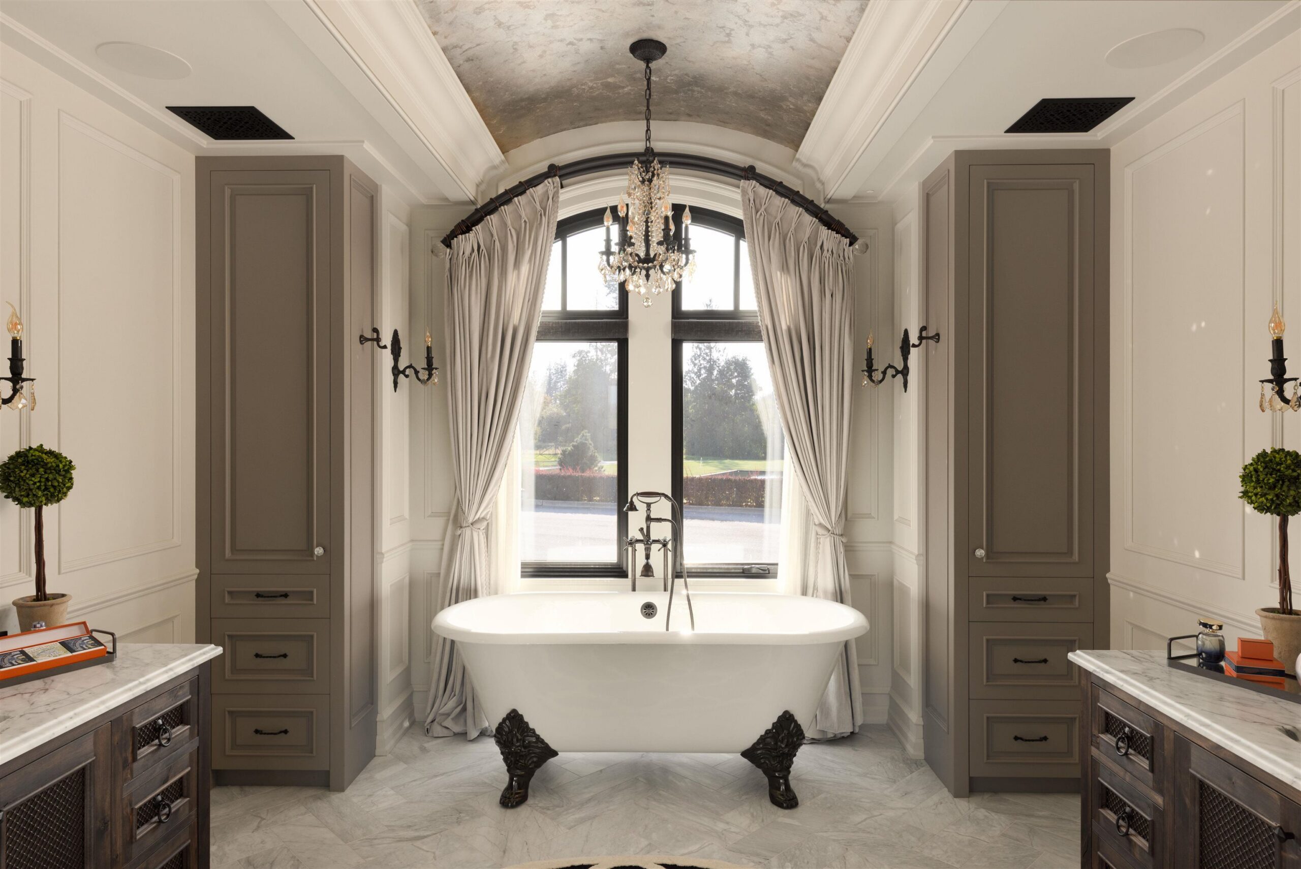 Primary ensuite with freestanding tub at Tannin Manor