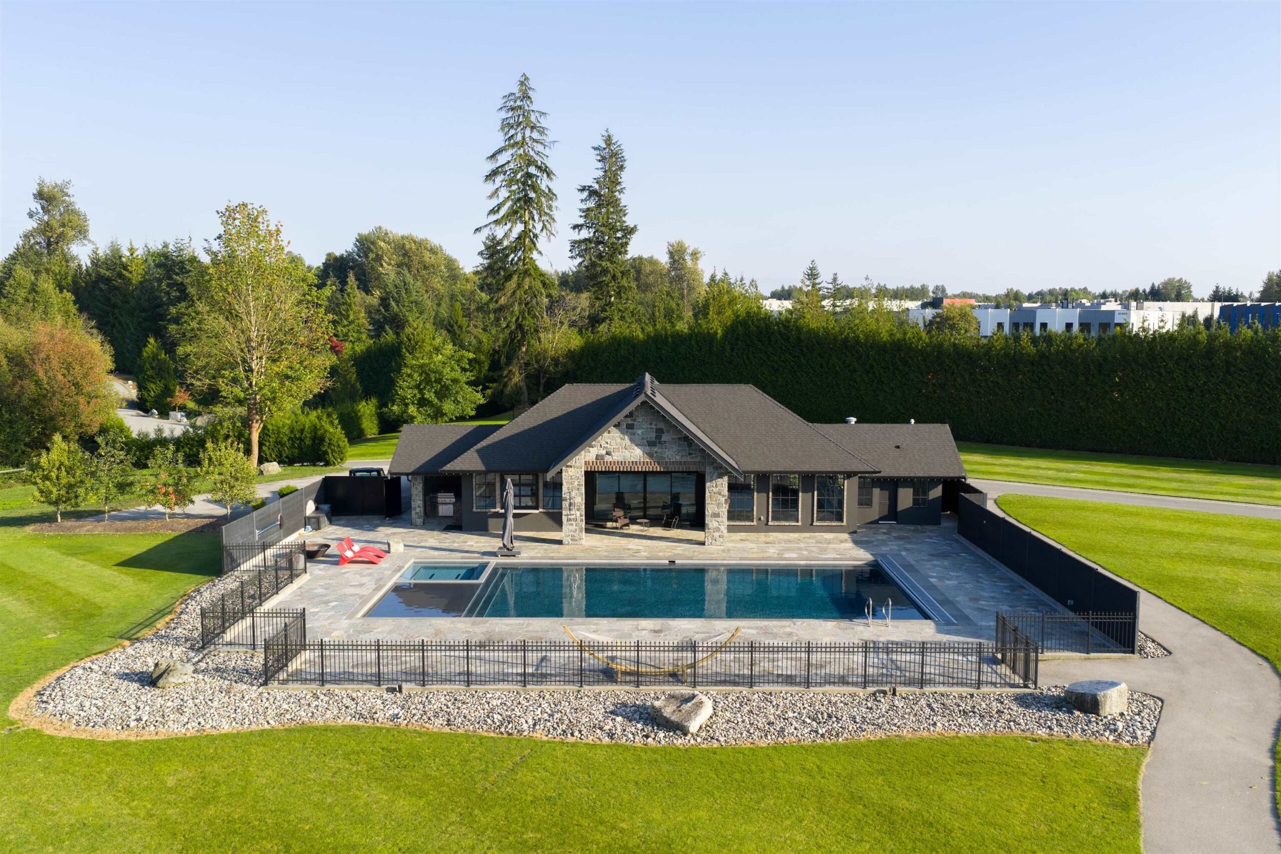 Outdoor pool and hot tub at Tannin Manor
