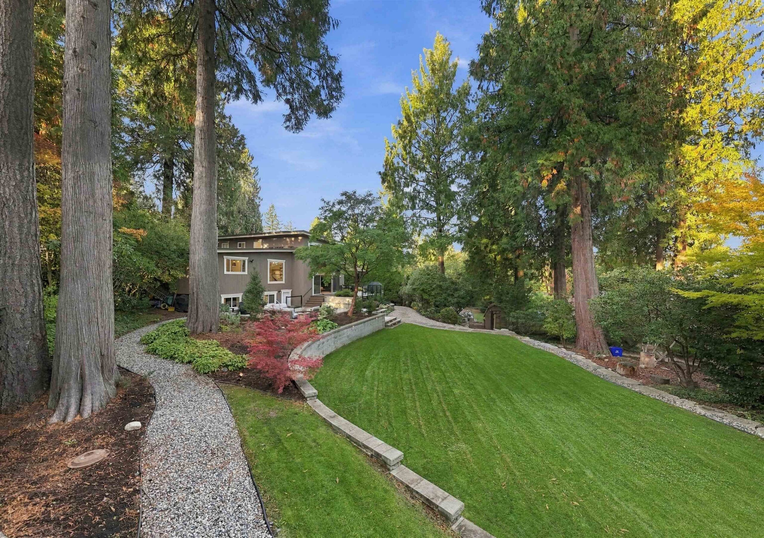 Private backyard lawn and gardens at 2957 Starlight Way