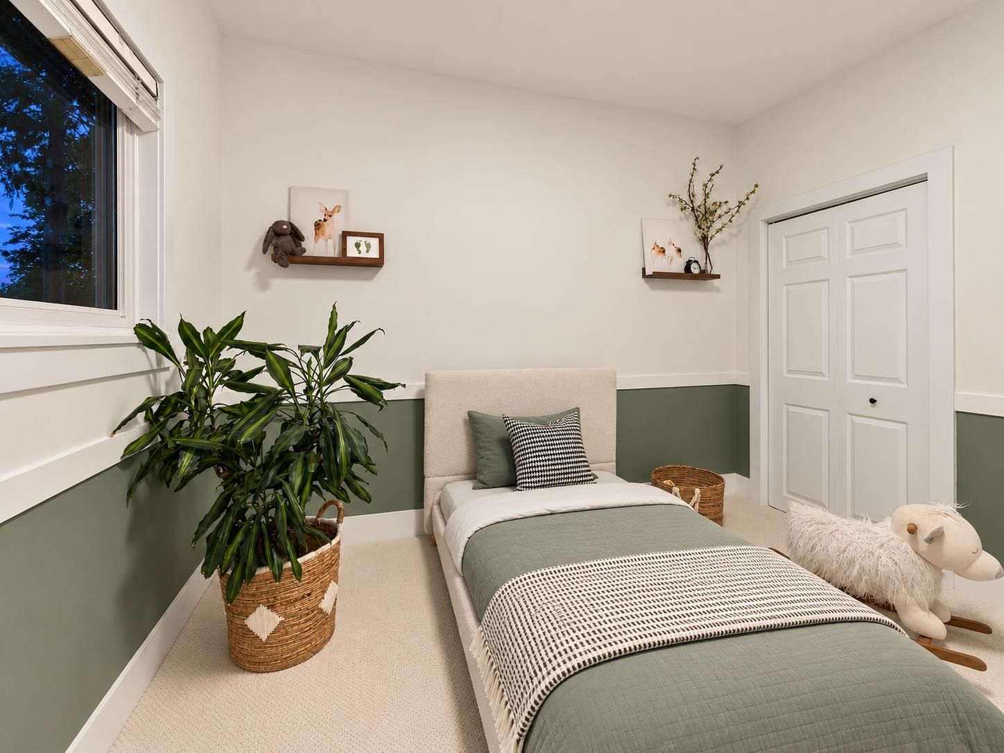Secondary bedroom at 2957 Starlight Way