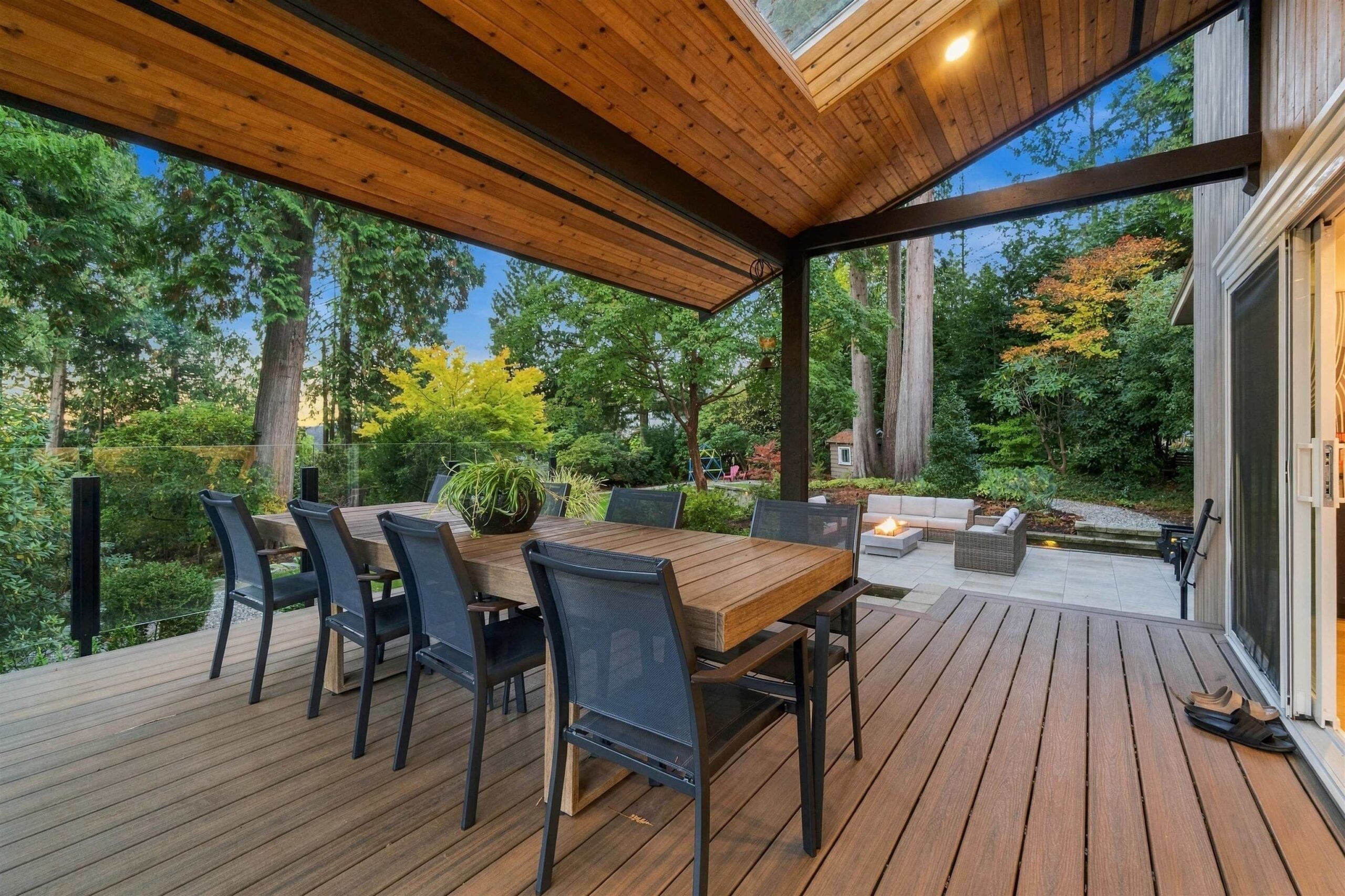 Outdoor dining on the Trex deck at 2957 Starlight Way